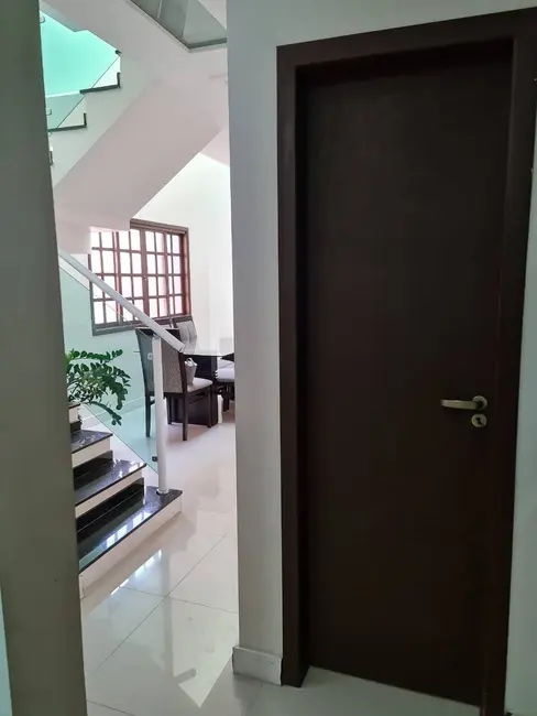 Foto 3 de Casa com 3 quartos à venda em Sao Jose Dos Campos - SP