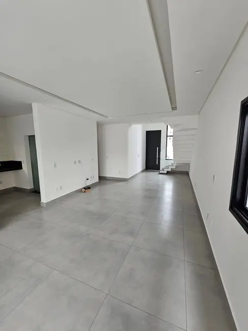 Foto 3 de Casa à venda, 196m2 em Parque Califórnia, Jacarei - SP