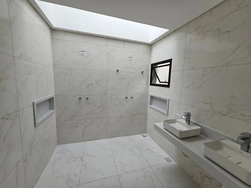 Foto 10 de Casa à venda, 196m2 em Parque Califórnia, Jacarei - SP