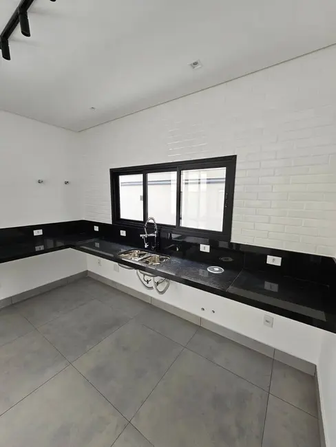 Foto 15 de Casa à venda, 196m2 em Parque Califórnia, Jacarei - SP