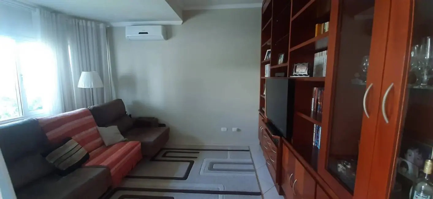 Casa à venda, 272m2 em Sao Jose Dos Campos - SP - imagem 6 Foto 6 de Casa à venda, 272m2 em Sao Jose Dos Campos - SP