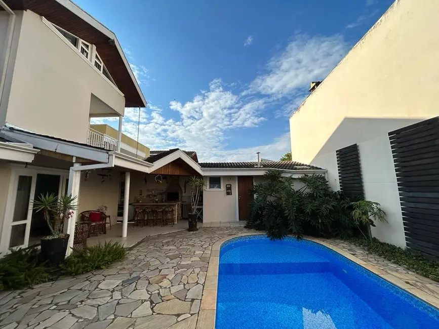 Foto 2 de Casa à venda, 330m2 em Sao Jose Dos Campos - SP