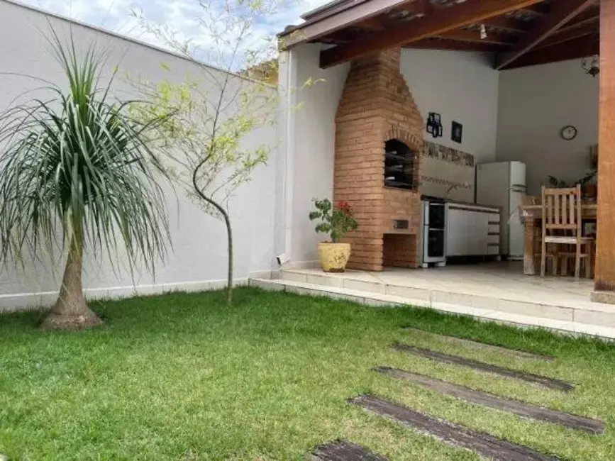 Foto 2 de Casa à venda, 326m2 em Sao Jose Dos Campos - SP