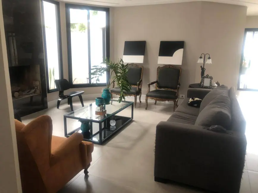 Casa à venda e para alugar, 600m2 em Sao Jose Dos Campos - SP - imagem 8 Foto 8 de Casa à venda e para alugar, 600m2 em Sao Jose Dos Campos - SP