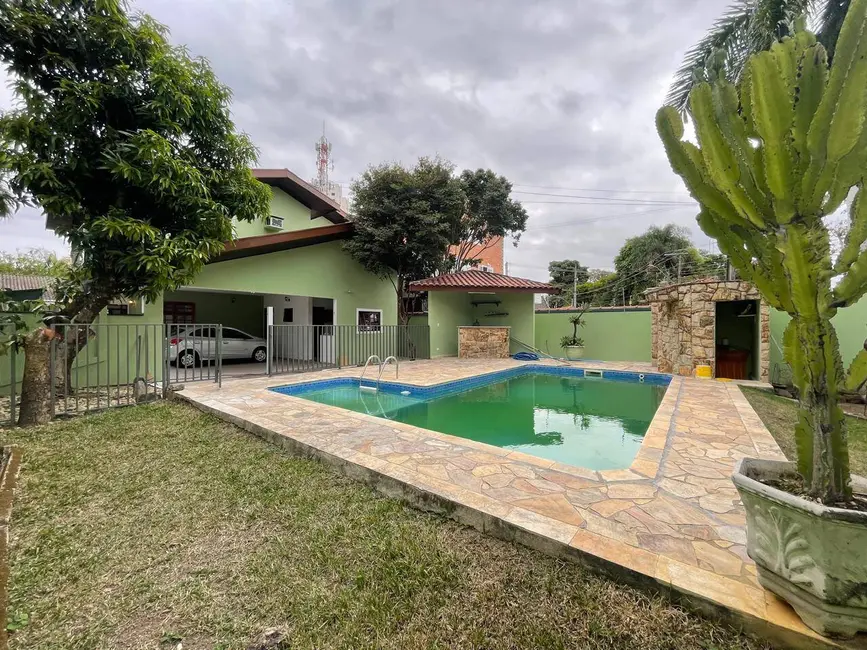 Foto 2 de Casa com 3 quartos à venda, 300m2 em Sao Jose Dos Campos - SP