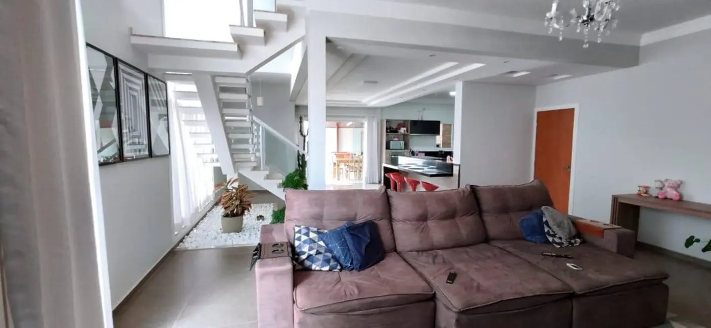 Casa com 3 quartos à venda, 300m2 em Cacapava - SP - imagem 4 Foto 4 de Casa com 3 quartos à venda, 300m2 em Cacapava - SP