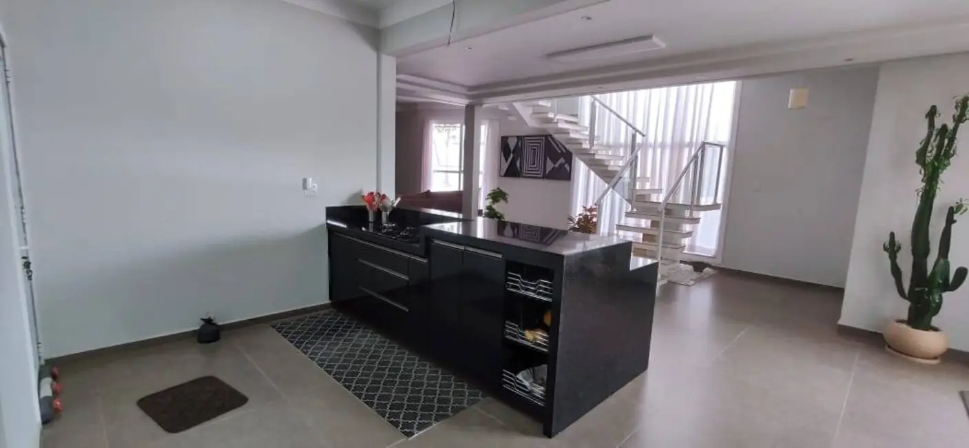 Casa com 3 quartos à venda, 300m2 em Cacapava - SP - imagem 6 Foto 6 de Casa com 3 quartos à venda, 300m2 em Cacapava - SP