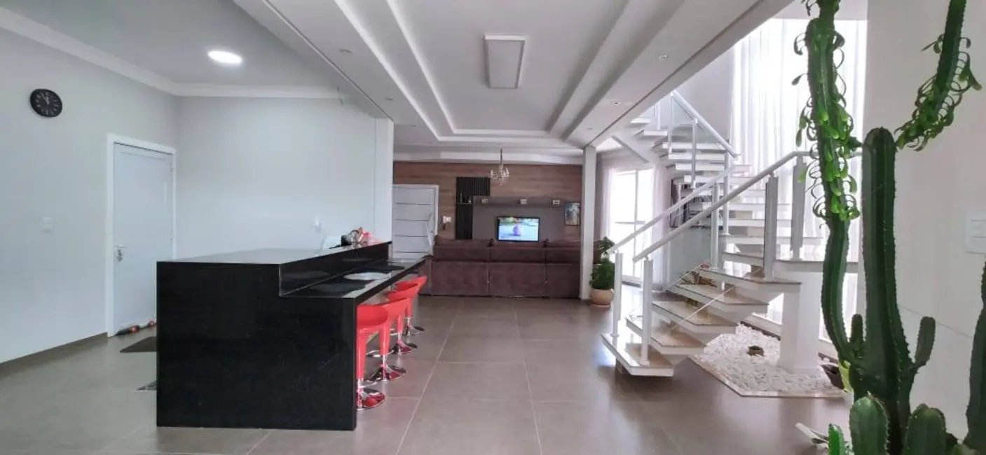 Casa com 3 quartos à venda, 300m2 em Cacapava - SP - imagem 8 Foto 8 de Casa com 3 quartos à venda, 300m2 em Cacapava - SP