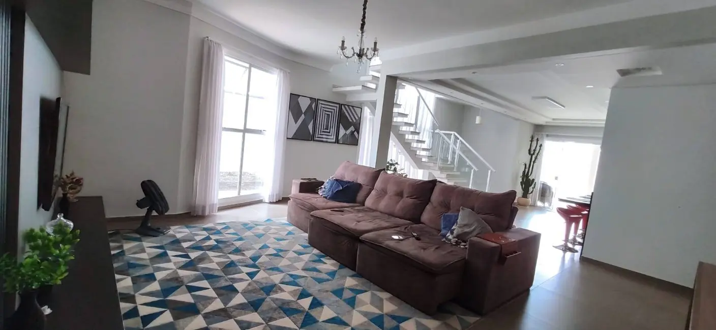 Casa com 3 quartos à venda, 300m2 em Cacapava - SP - imagem 5 Foto 5 de Casa com 3 quartos à venda, 300m2 em Cacapava - SP