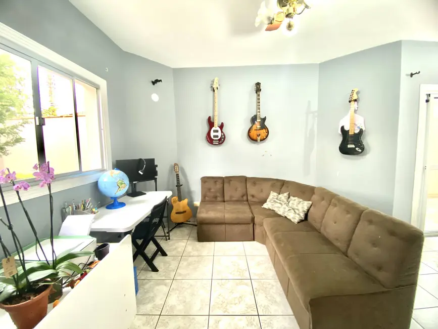 Casa com 3 quartos à venda, 250m2 em Jardim Terras de Santa Helena, Jacarei - SP - imagem 3 Foto 3 de Casa com 3 quartos à venda, 250m2 em Jardim Terras de Santa Helena, Jacarei - SP