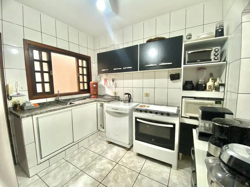 Casa com 3 quartos à venda, 250m2 em Jardim Terras de Santa Helena, Jacarei - SP - imagem 9 Foto 9 de Casa com 3 quartos à venda, 250m2 em Jardim Terras de Santa Helena, Jacarei - SP