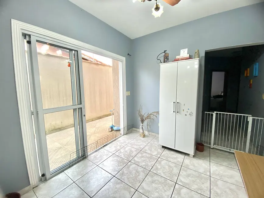 Casa com 3 quartos à venda, 250m2 em Jardim Terras de Santa Helena, Jacarei - SP - imagem 5 Foto 5 de Casa com 3 quartos à venda, 250m2 em Jardim Terras de Santa Helena, Jacarei - SP