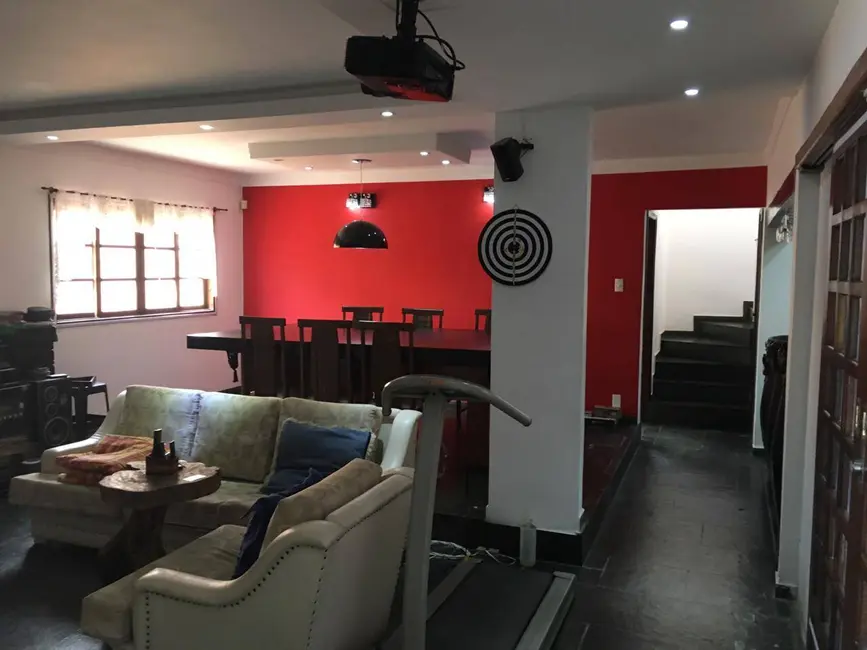 Foto 2 de Casa com 4 quartos à venda, 220m2 em Sao Jose Dos Campos - SP