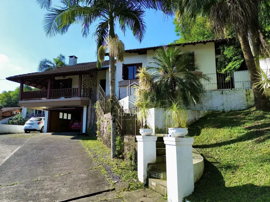 Foto 1 de Casa com 4 quartos à venda, 189m2 em Santo Inácio, Santa Cruz Do Sul - RS