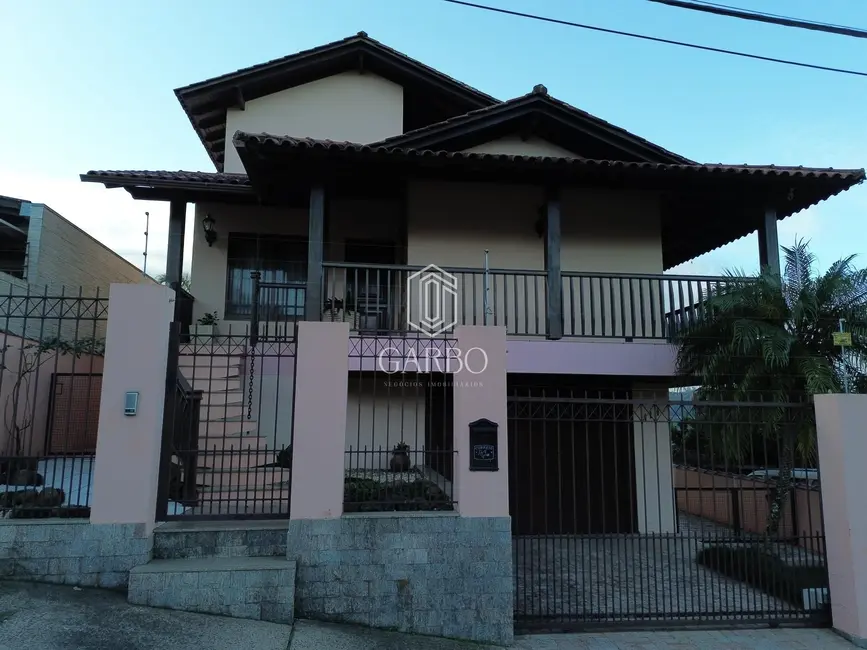 Casa com 5 quartos à venda, 326m2 em Ana Nery, Santa Cruz Do Sul - RS - imagem 2 Foto 2 de Casa com 5 quartos à venda, 326m2 em Ana Nery, Santa Cruz Do Sul - RS
