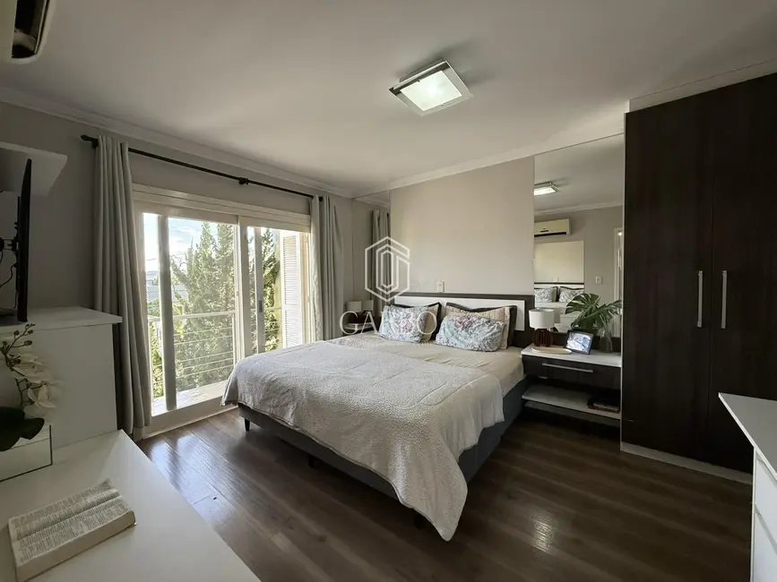 Casa com 4 quartos à venda, 224m2 em São João, Santa Cruz Do Sul - RS - imagem 8 Foto 8 de Casa com 4 quartos à venda, 224m2 em São João, Santa Cruz Do Sul - RS