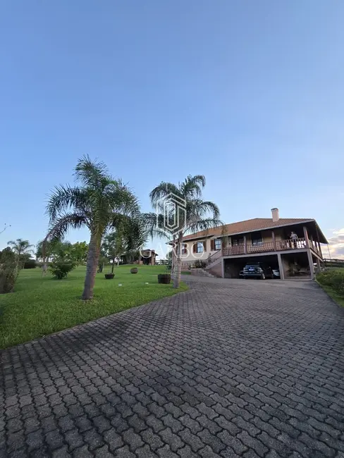 Foto 2 de Chácara com 3 quartos à venda, 218m2 em Country, Santa Cruz Do Sul - RS
