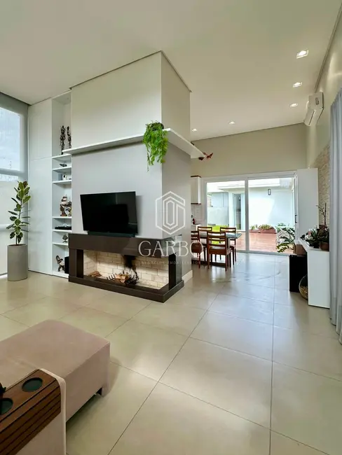 Casa com 3 quartos à venda, 200m2 em Country, Santa Cruz Do Sul - RS - imagem 4 Foto 4 de Casa com 3 quartos à venda, 200m2 em Country, Santa Cruz Do Sul - RS