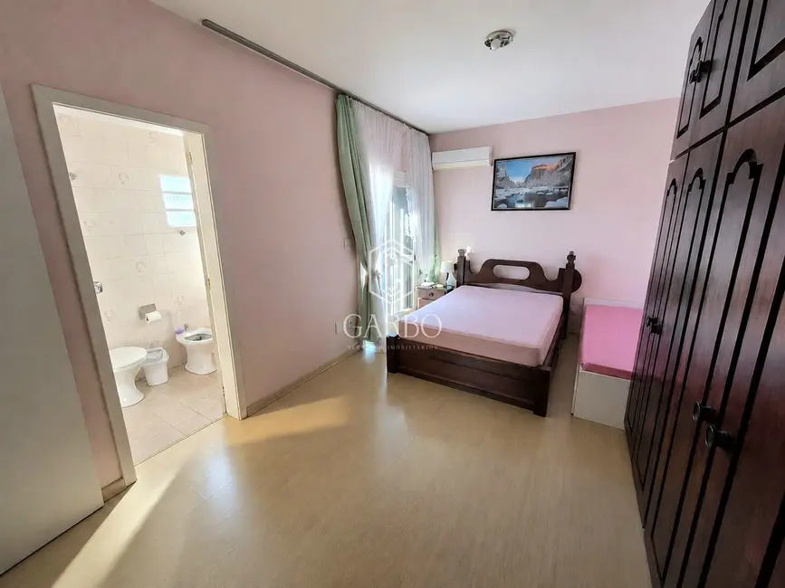 Cobertura com 4 quartos à venda, 195m2 em Centro, Santa Cruz Do Sul - RS - imagem 4 Foto 4 de Cobertura com 4 quartos à venda, 195m2 em Centro, Santa Cruz Do Sul - RS