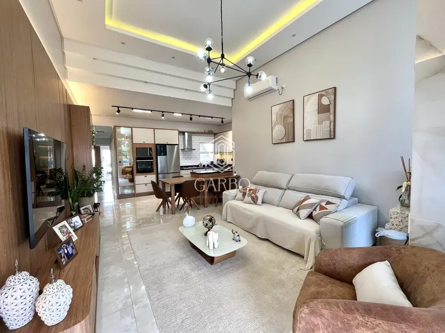 Casa com 3 quartos à venda, 210m2 em João Alves, Santa Cruz Do Sul - RS - imagem 2 Foto 2 de Casa com 3 quartos à venda, 210m2 em João Alves, Santa Cruz Do Sul - RS