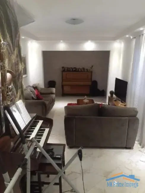 Sobrado com 3 quartos à venda, 175m2 em Cipava, Osasco - SP - imagem 3 Foto 3 de Sobrado com 3 quartos à venda, 175m2 em Cipava, Osasco - SP