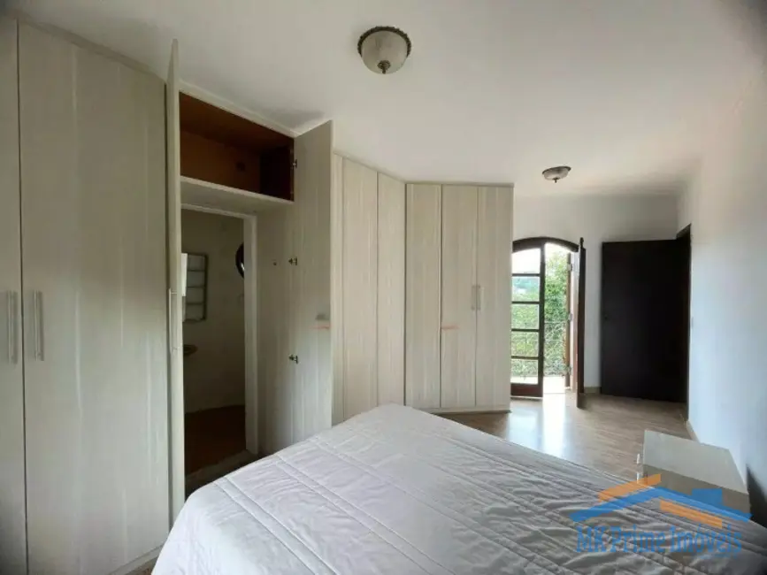 Sobrado com 3 quartos à venda, 570m2 em Jardim Semiramis, Cotia - SP - imagem 6 Foto 6 de Sobrado com 3 quartos à venda, 570m2 em Jardim Semiramis, Cotia - SP