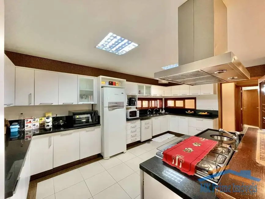 Casa de Condomínio com 5 quartos à venda, 446m2 em Águas da Fazendinha, Carapicuiba - SP - imagem 6 Foto 6 de Casa de Condomínio com 5 quartos à venda, 446m2 em Águas da Fazendinha, Carapicuiba - SP