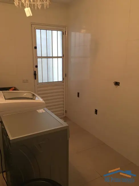 Sobrado com 2 quartos à venda, 125m2 em Jardim Primeiro de Maio, Carapicuiba - SP - imagem 6 Foto 6 de Sobrado com 2 quartos à venda, 125m2 em Jardim Primeiro de Maio, Carapicuiba - SP