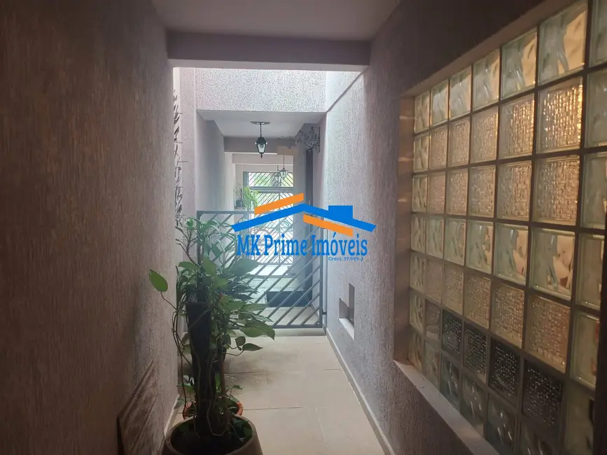 Sobrado com 3 quartos à venda, 212m2 em Cidade das Flores, Osasco - SP - imagem 3 Foto 3 de Sobrado com 3 quartos à venda, 212m2 em Cidade das Flores, Osasco - SP