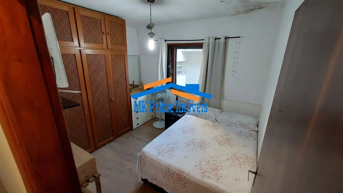 Sobrado com 4 quartos à venda, 212m2 em São Pedro, Osasco - SP - imagem 8 Foto 8 de Sobrado com 4 quartos à venda, 212m2 em São Pedro, Osasco - SP