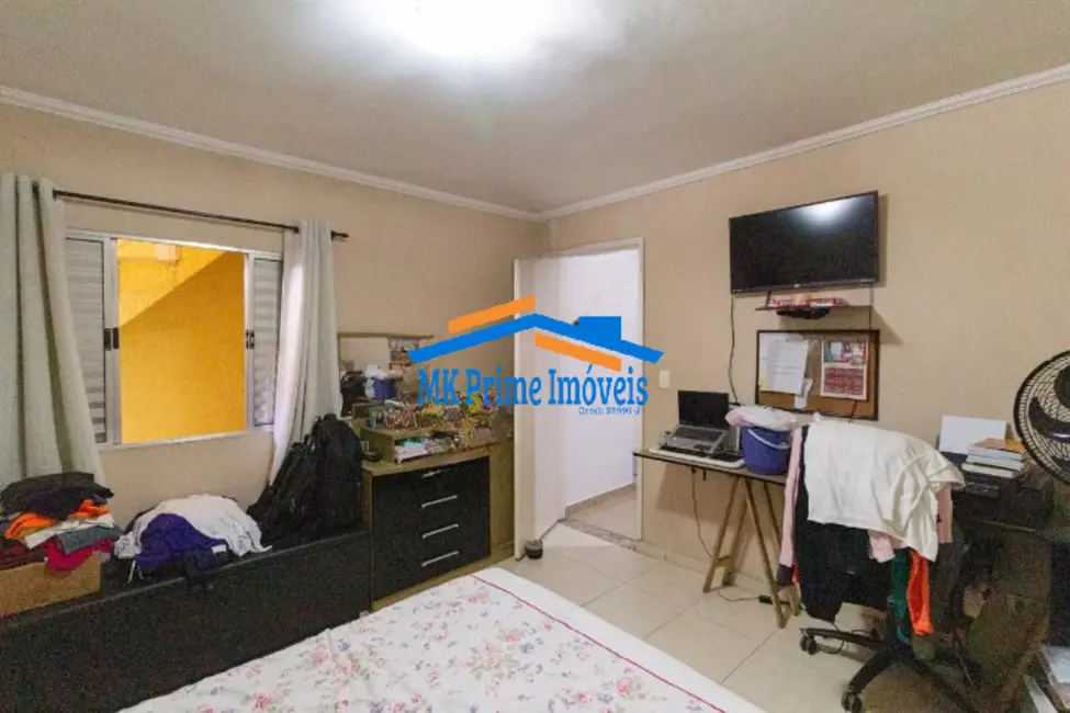 Sobrado com 4 quartos à venda, 180m2 em Metalúrgicos, Osasco - SP - imagem 4 Foto 4 de Sobrado com 4 quartos à venda, 180m2 em Metalúrgicos, Osasco - SP