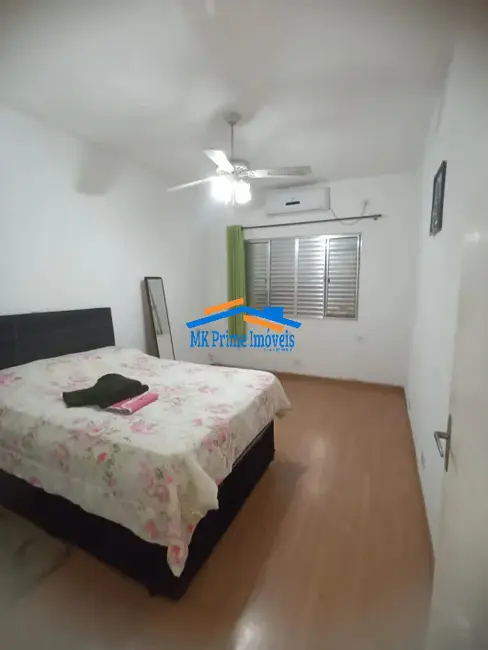 Sobrado com 3 quartos à venda, 180m2 em Bela Vista, Osasco - SP - imagem 9 Foto 9 de Sobrado com 3 quartos à venda, 180m2 em Bela Vista, Osasco - SP