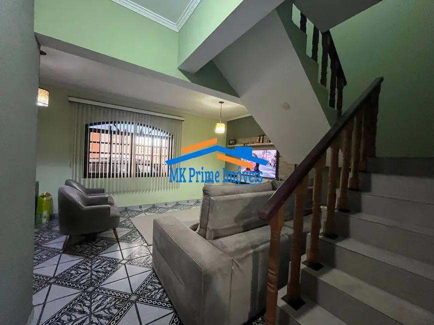 Sobrado com 3 quartos à venda, 214m2 em Jardim Roberto, Osasco - SP - imagem 3 Foto 3 de Sobrado com 3 quartos à venda, 214m2 em Jardim Roberto, Osasco - SP