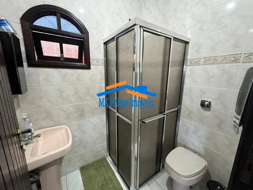 Sobrado com 3 quartos à venda, 214m2 em Jardim Roberto, Osasco - SP - imagem 9 Foto 9 de Sobrado com 3 quartos à venda, 214m2 em Jardim Roberto, Osasco - SP