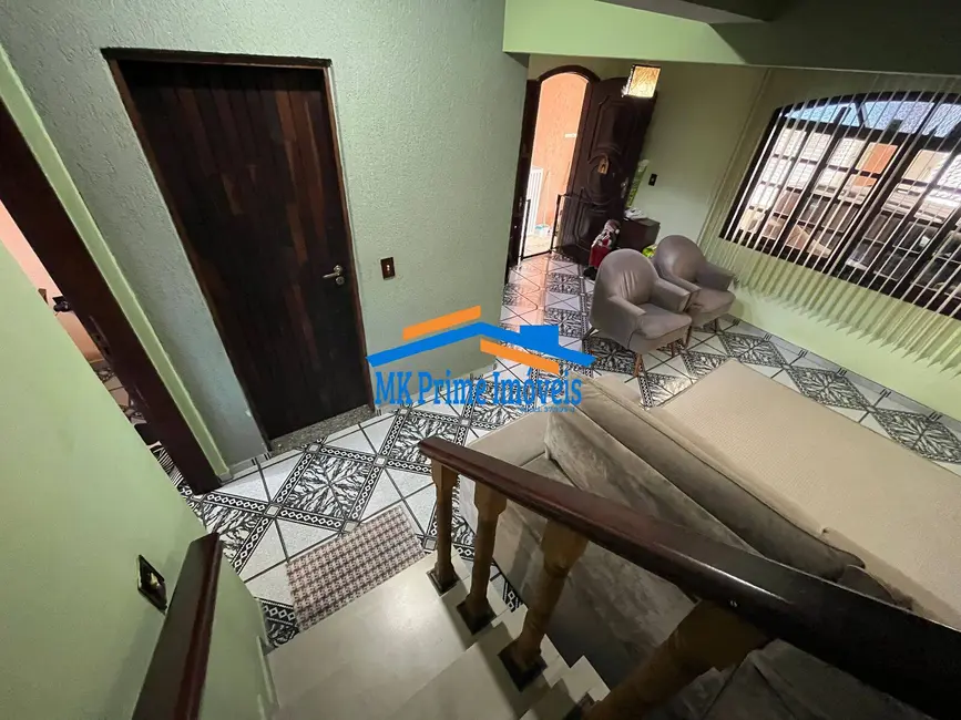 Sobrado com 3 quartos à venda, 214m2 em Jardim Roberto, Osasco - SP - imagem 6 Foto 6 de Sobrado com 3 quartos à venda, 214m2 em Jardim Roberto, Osasco - SP