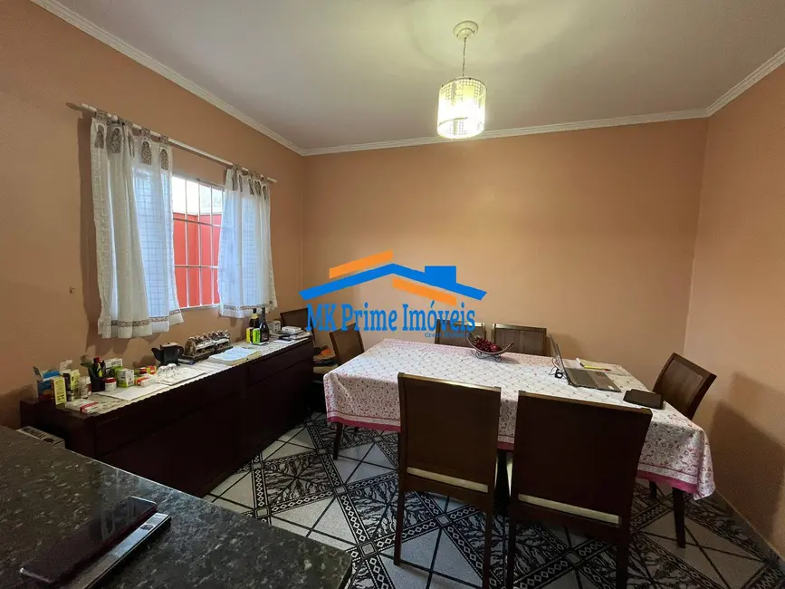 Sobrado com 3 quartos à venda, 214m2 em Jardim Roberto, Osasco - SP - imagem 8 Foto 8 de Sobrado com 3 quartos à venda, 214m2 em Jardim Roberto, Osasco - SP