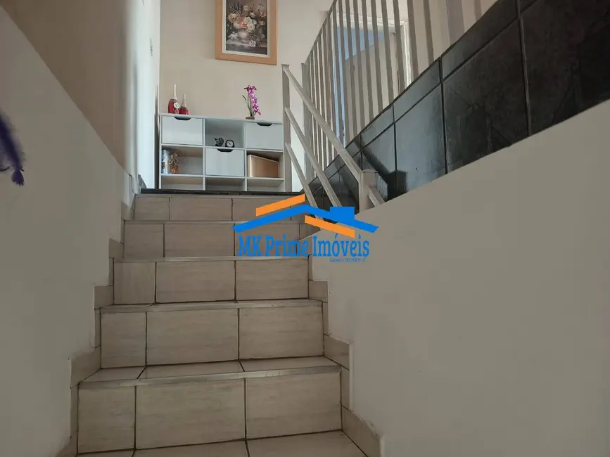 Sobrado com 3 quartos à venda, 255m2 em Quitaúna, Osasco - SP - imagem 6 Foto 6 de Sobrado com 3 quartos à venda, 255m2 em Quitaúna, Osasco - SP