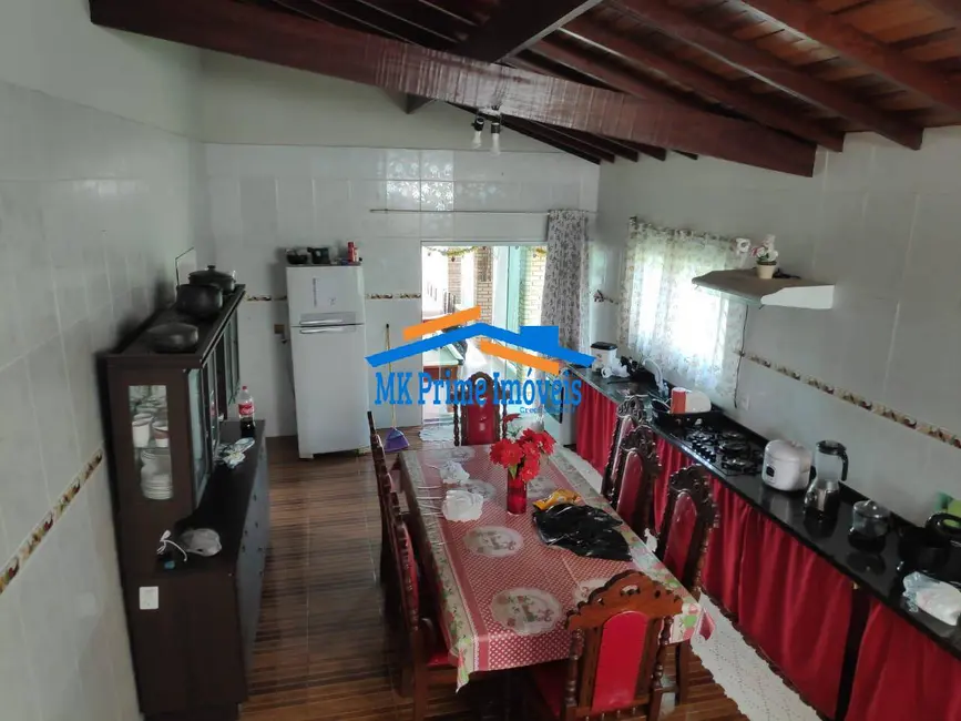 Chácara com 4 quartos à venda, 300m2 em Centro, Alambari - SP - imagem 8 Foto 8 de Chácara com 4 quartos à venda, 300m2 em Centro, Alambari - SP