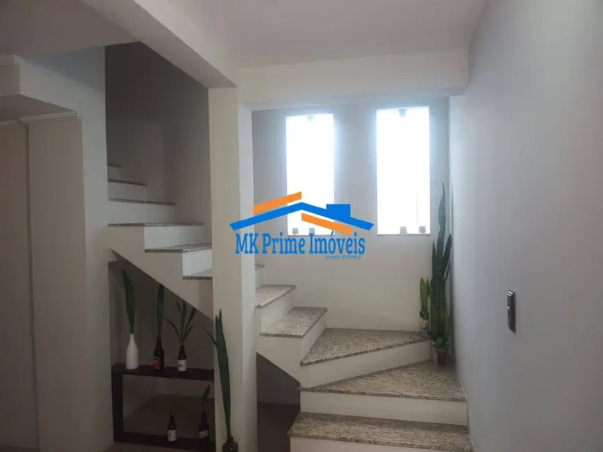 Sobrado com 3 quartos à venda, 186m2 em Cidade das Flores, Osasco - SP - imagem 3 Foto 3 de Sobrado com 3 quartos à venda, 186m2 em Cidade das Flores, Osasco - SP