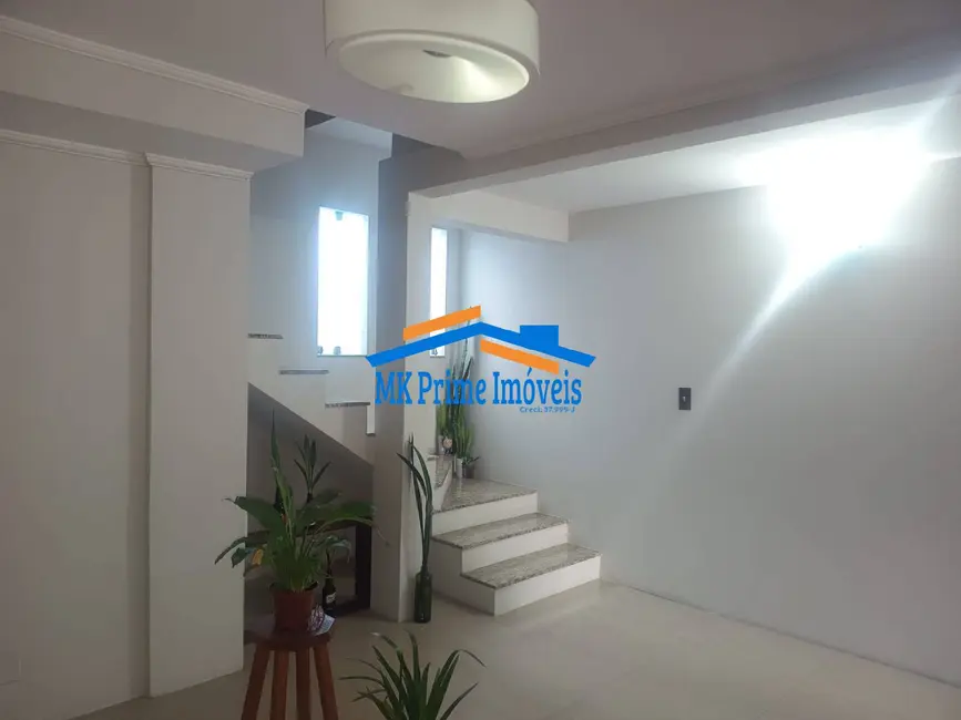 Sobrado com 3 quartos à venda, 186m2 em Cidade das Flores, Osasco - SP - imagem 4 Foto 4 de Sobrado com 3 quartos à venda, 186m2 em Cidade das Flores, Osasco - SP