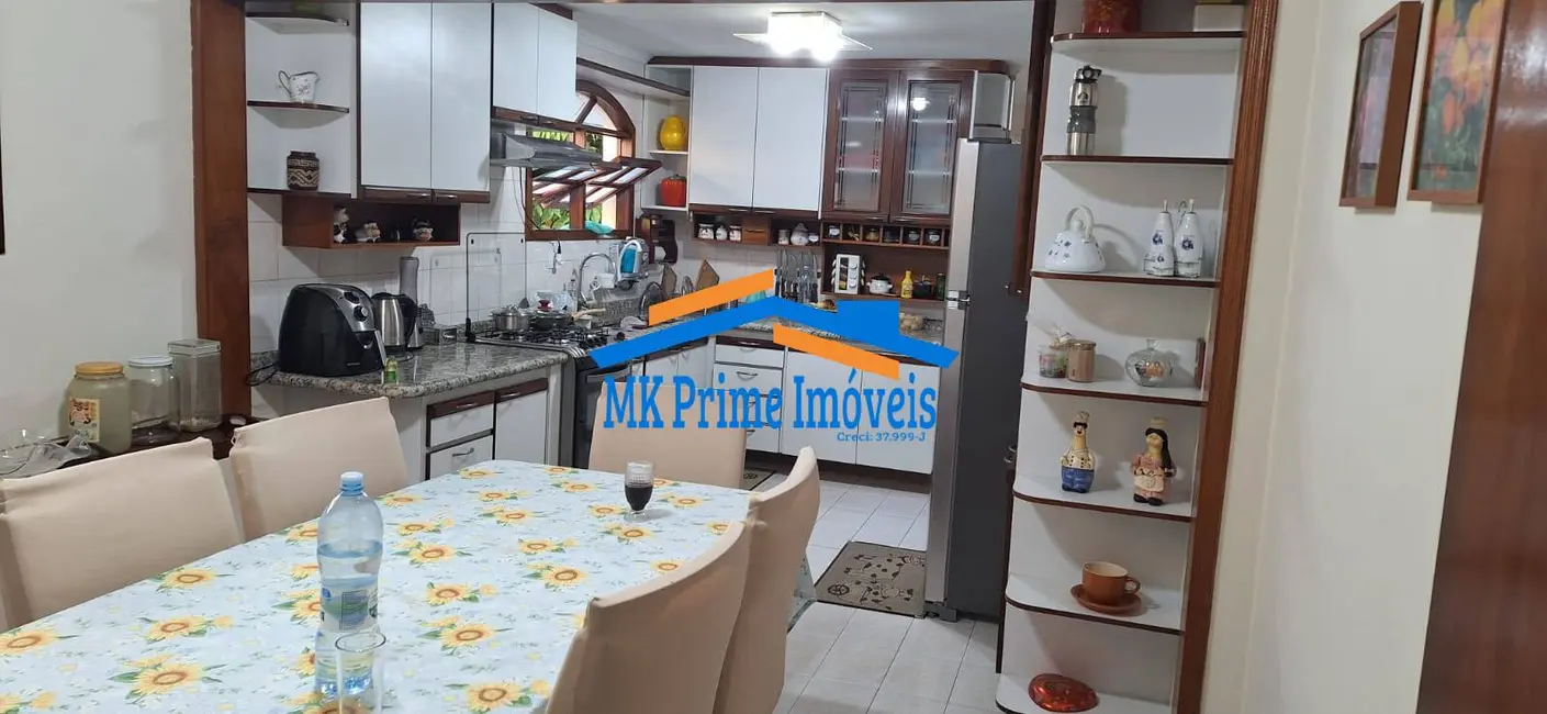 Sobrado com 3 quartos à venda, 198m2 em Cidade das Flores, Osasco - SP - imagem 8 Foto 8 de Sobrado com 3 quartos à venda, 198m2 em Cidade das Flores, Osasco - SP