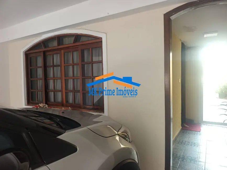 Sobrado com 3 quartos à venda, 212m2 em Cidade das Flores, Osasco - SP - imagem 4 Foto 4 de Sobrado com 3 quartos à venda, 212m2 em Cidade das Flores, Osasco - SP