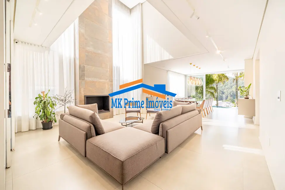 Casa de Condomínio com 4 quartos à venda, 485m2 em Tamboré, Barueri - SP - imagem 3 Foto 3 de Casa de Condomínio com 4 quartos à venda, 485m2 em Tamboré, Barueri - SP