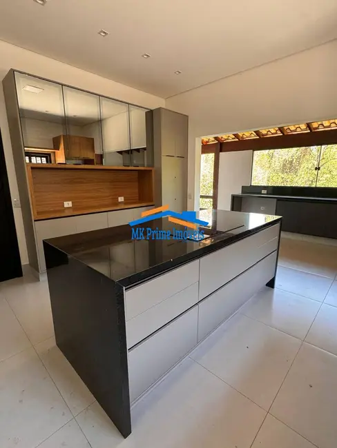 Casa com 4 quartos à venda, 315m2 em Chácara Moinho Velho, Carapicuiba - SP - imagem 5 Foto 5 de Casa com 4 quartos à venda, 315m2 em Chácara Moinho Velho, Carapicuiba - SP