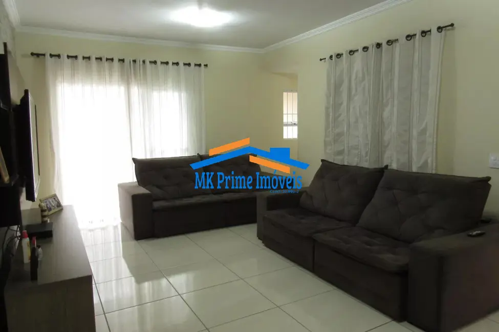 Sobrado com 3 quartos à venda, 200m2 em Bandeiras, Osasco - SP - imagem 7 Foto 7 de Sobrado com 3 quartos à venda, 200m2 em Bandeiras, Osasco - SP