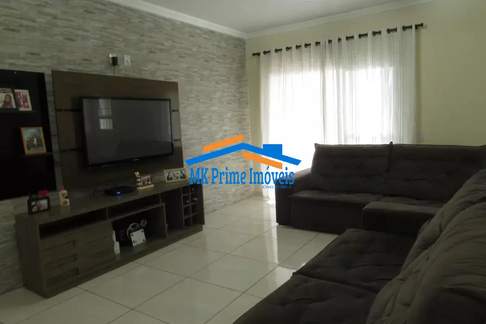 Sobrado com 3 quartos à venda, 200m2 em Bandeiras, Osasco - SP - imagem 6 Foto 6 de Sobrado com 3 quartos à venda, 200m2 em Bandeiras, Osasco - SP