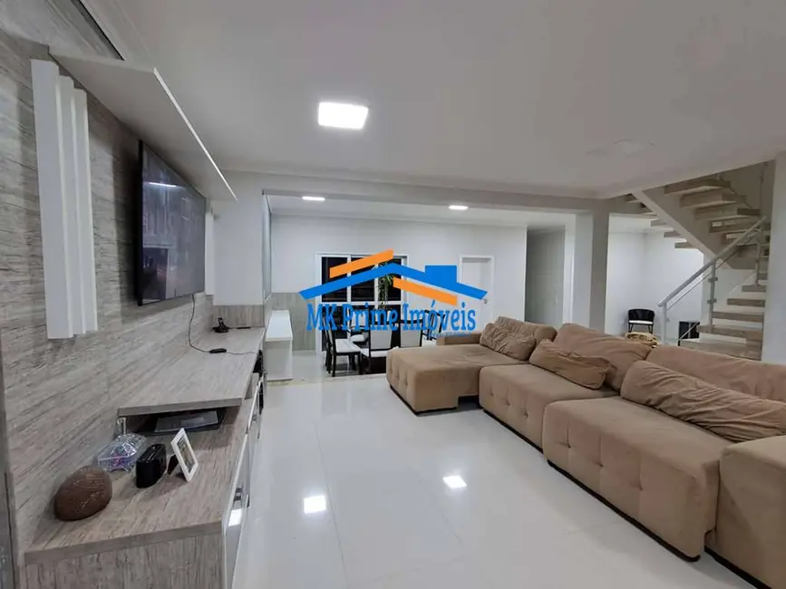 Casa de Condomínio com 3 quartos para alugar, 379m2 em Itapevi - SP - imagem 9 Foto 9 de Casa de Condomínio com 3 quartos para alugar, 379m2 em Itapevi - SP