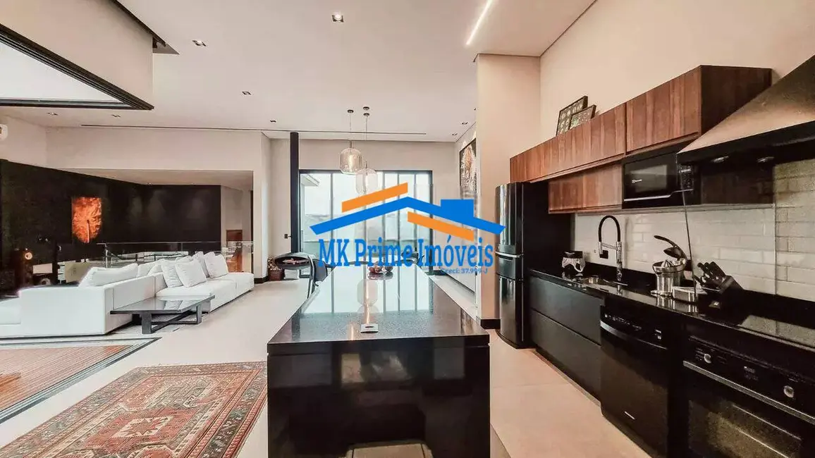 Casa de Condomínio com 4 quartos à venda, 300m2 em Alphaville, Santana De Parnaiba - SP - imagem 3 Foto 3 de Casa de Condomínio com 4 quartos à venda, 300m2 em Alphaville, Santana De Parnaiba - SP