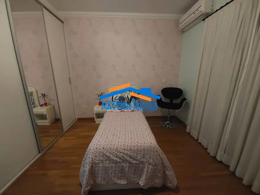 Sobrado com 4 quartos para alugar, 250m2 em Vila Yara, Osasco - SP - imagem 4 Foto 4 de Sobrado com 4 quartos para alugar, 250m2 em Vila Yara, Osasco - SP