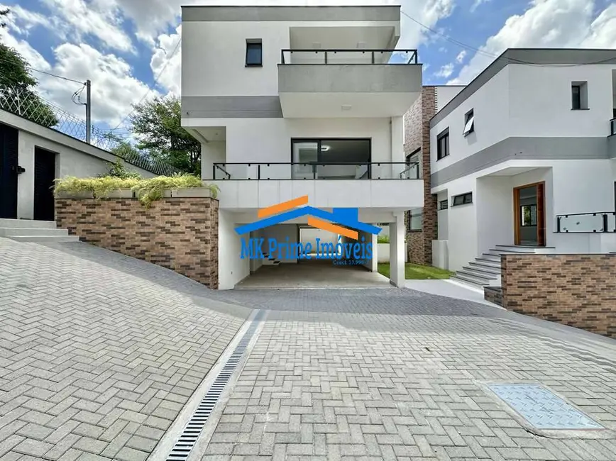 Foto 2 de Casa de Condomínio com 3 quartos à venda, 326m2 em Chácara do Refúgio, Carapicuiba - SP